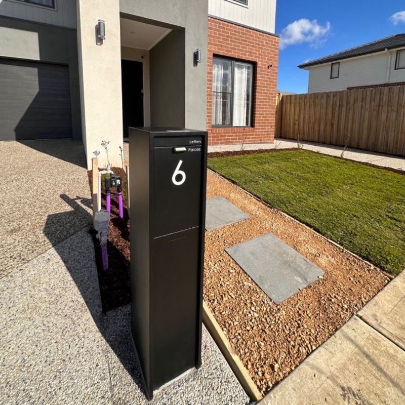 Austin Parcel Pillar Letterbox - Black - Image 7