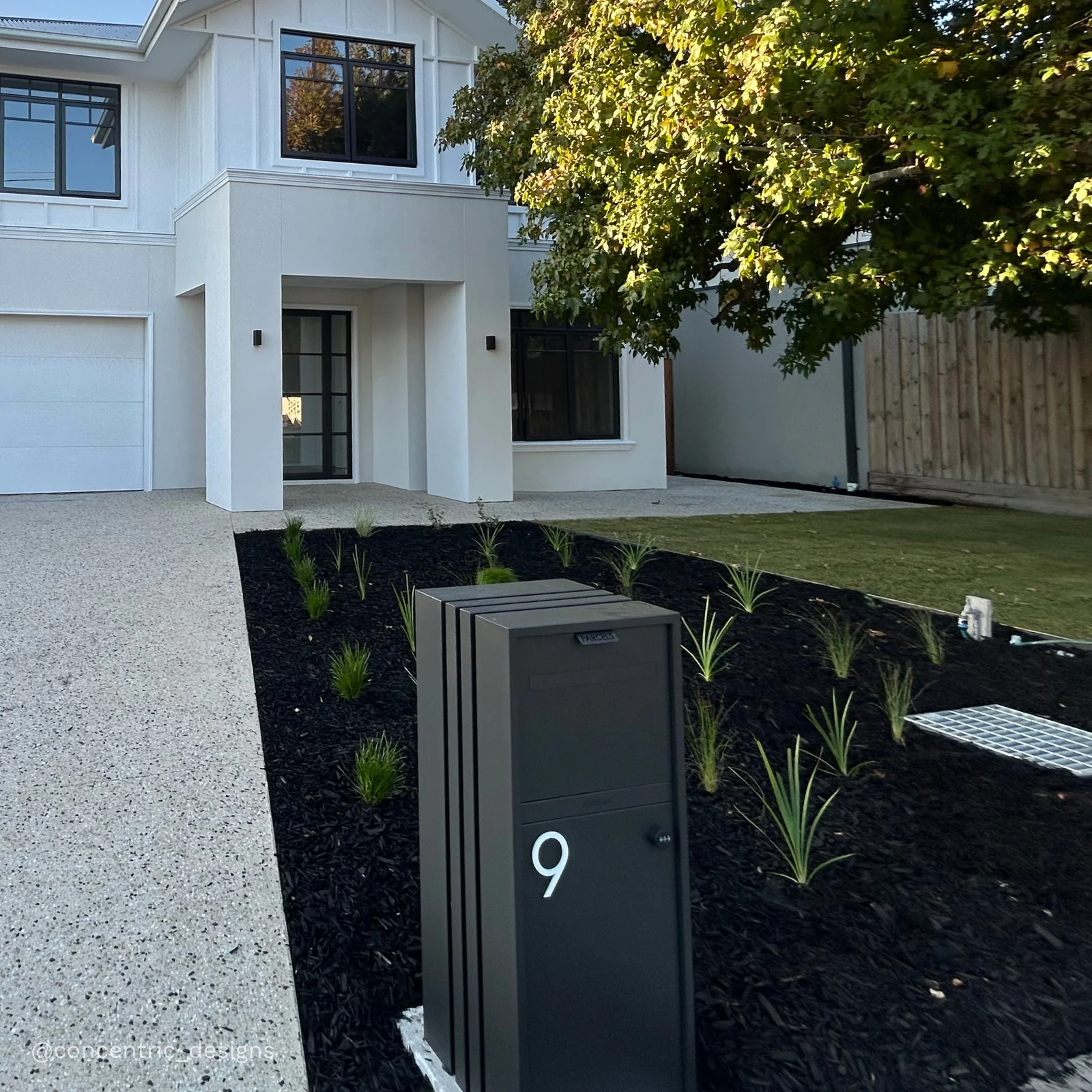 Bondi Parcel Pillar Letterbox - Charcoal - Image 4