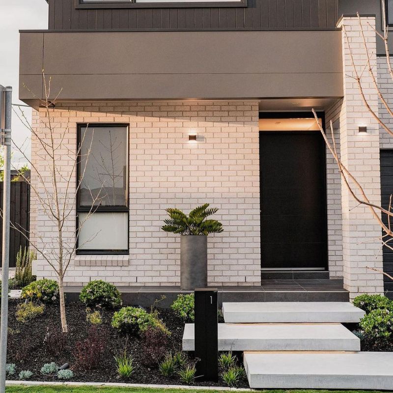 Camden Parcel Pillar Letterbox - Black - Image 4