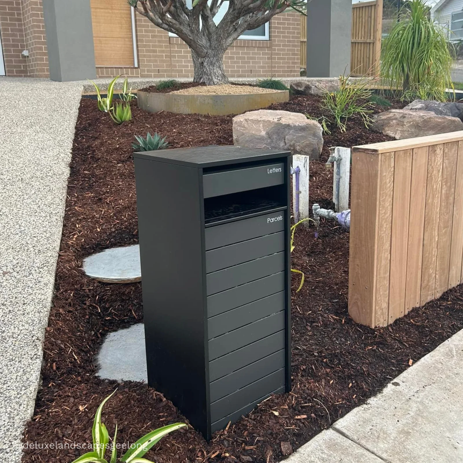 Hamilton Parcel Pillar Letterbox - Black - Image 11