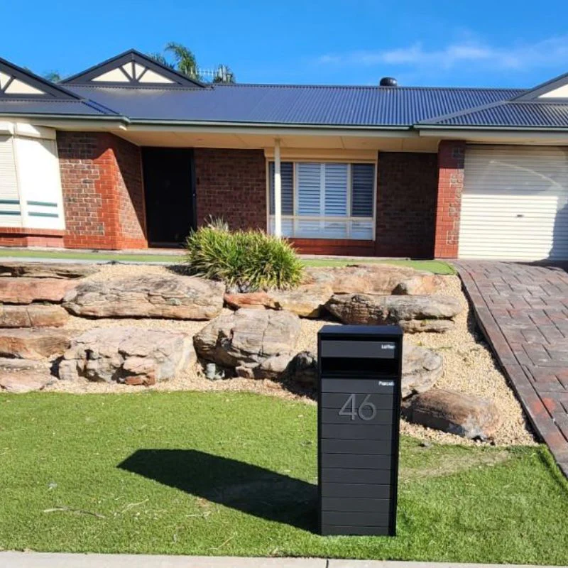 Hamilton Parcel Pillar Letterbox - Black - Image 13