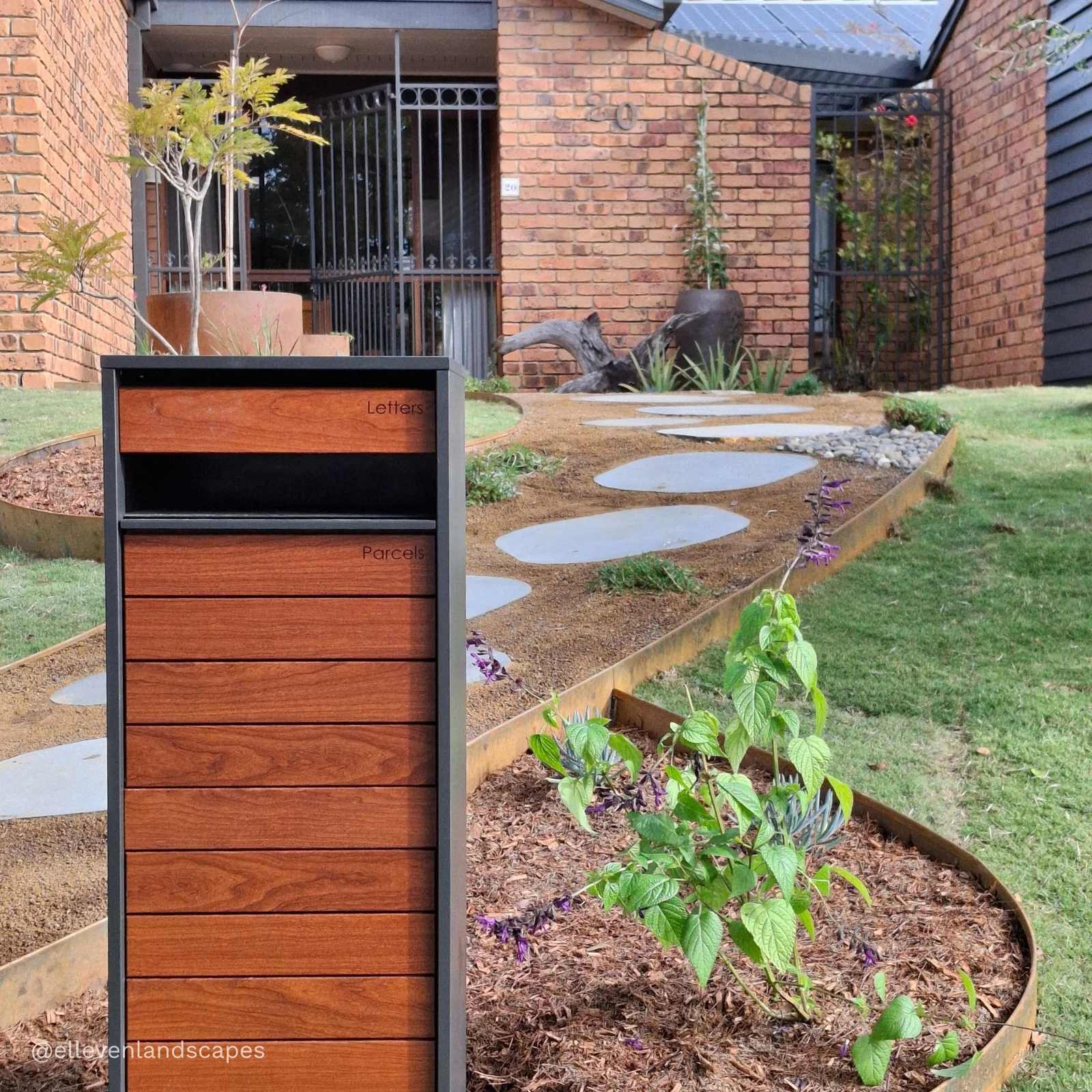 Hamilton Parcel Pillar Letterbox - Black - Image 3