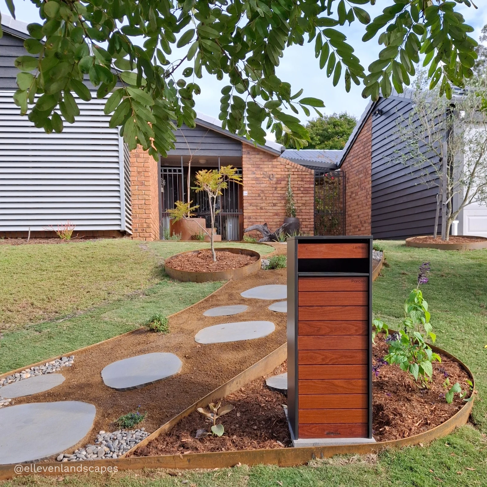 Hamilton Parcel Pillar Letterbox - Black - Image 4