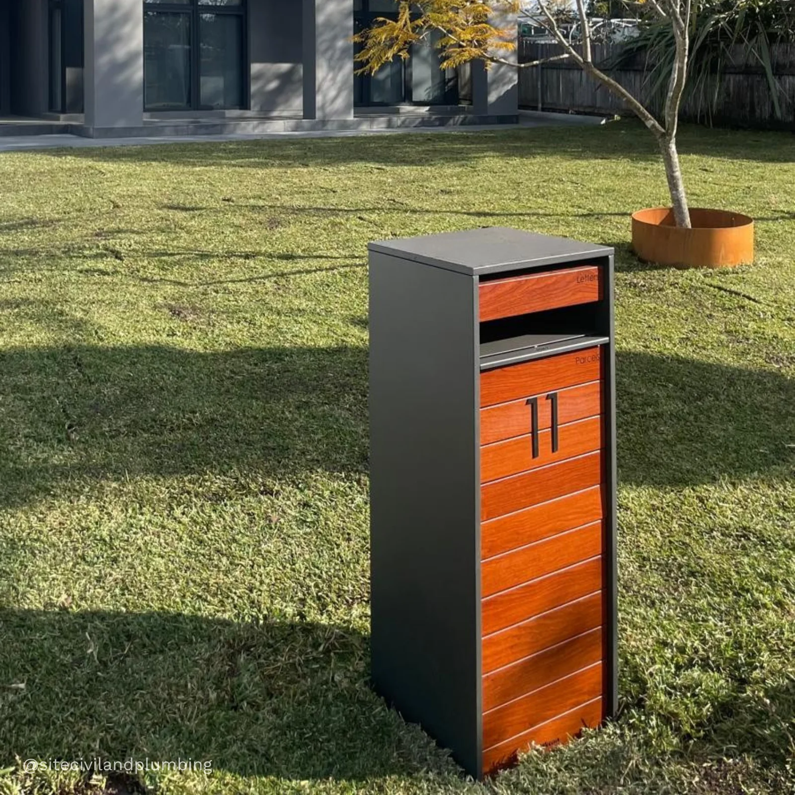 Hamilton Parcel Pillar Letterbox - Charcoal - Image 10