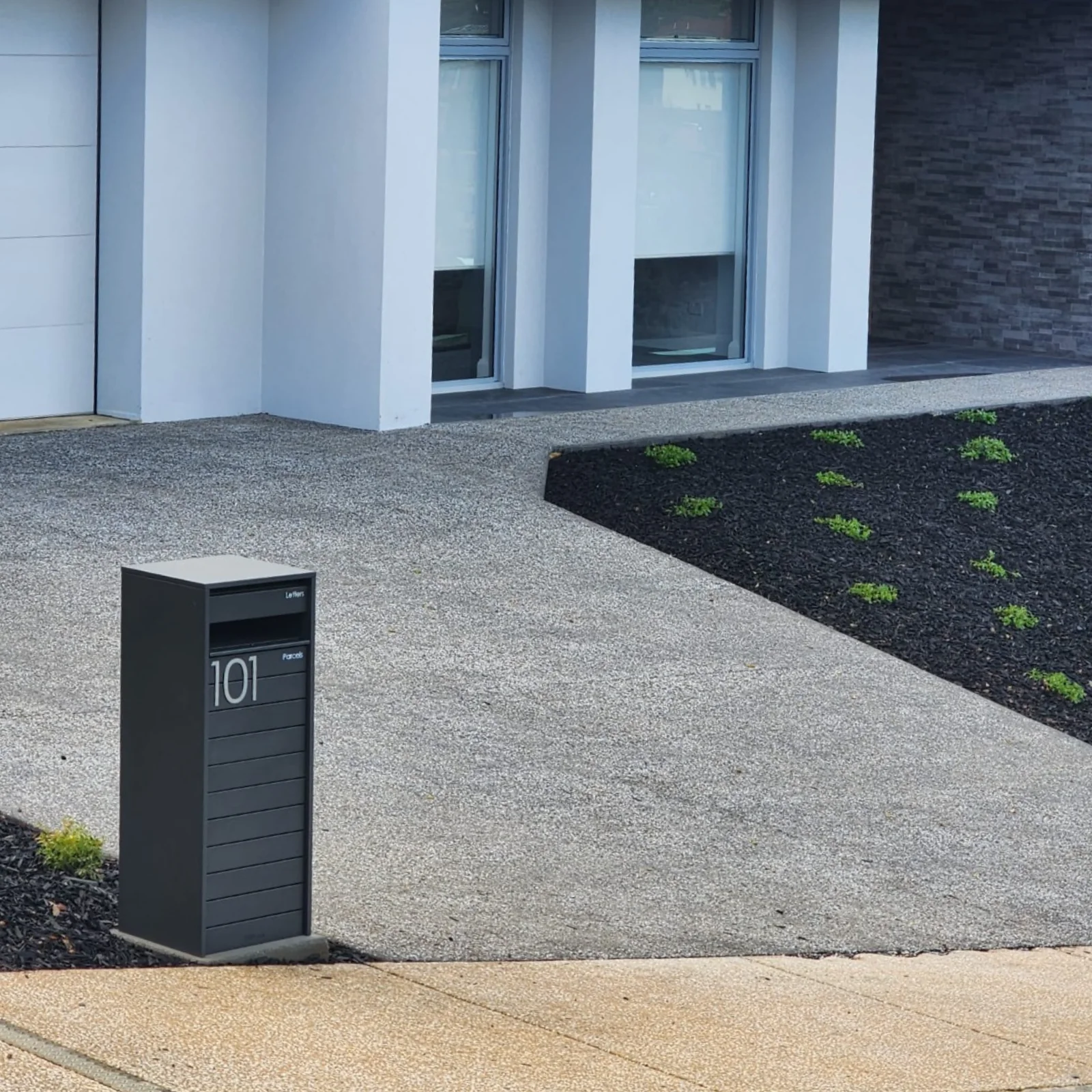 Hamilton Parcel Pillar Letterbox - Charcoal - Image 24