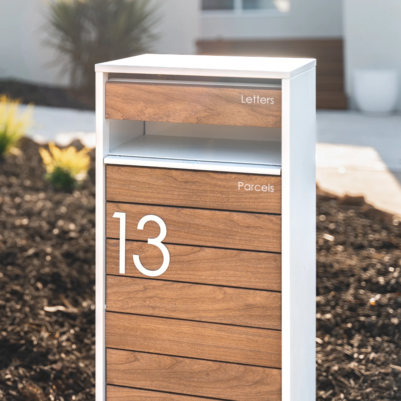 Hamilton Parcel Pillar Letterbox - White - Image 16