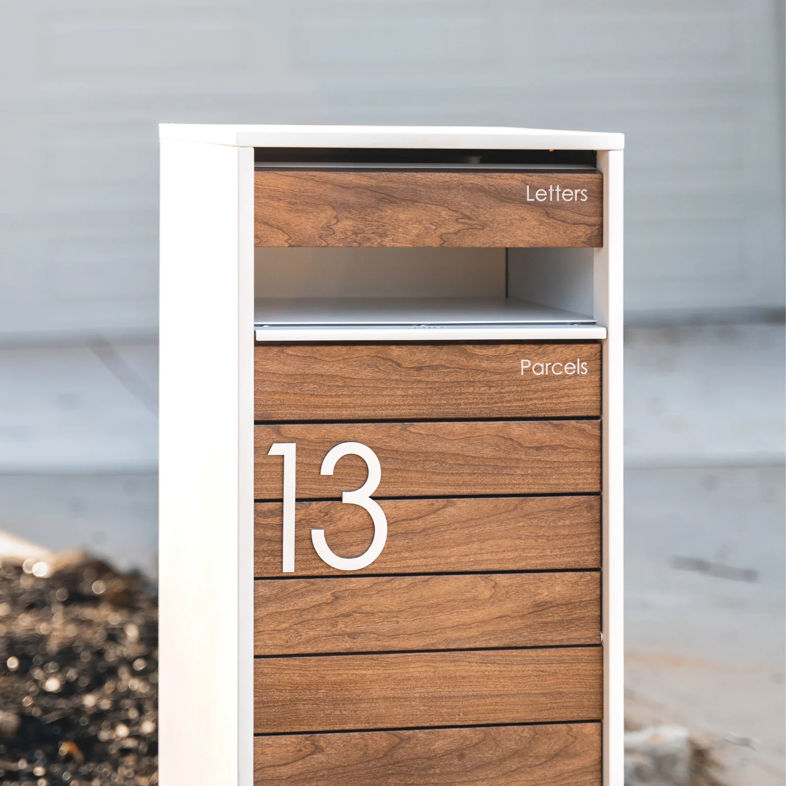 Hamilton Parcel Pillar Letterbox - White - Image 19