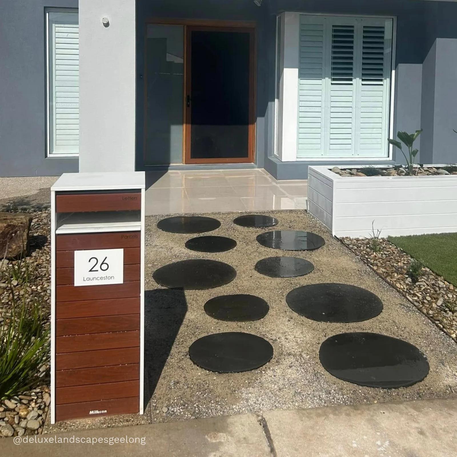 Hamilton Parcel Pillar Letterbox - White - Image 27