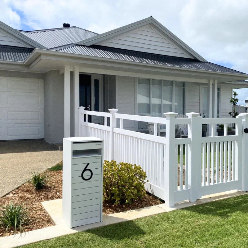 Hamilton Parcel Pillar Letterbox - White - Image 4