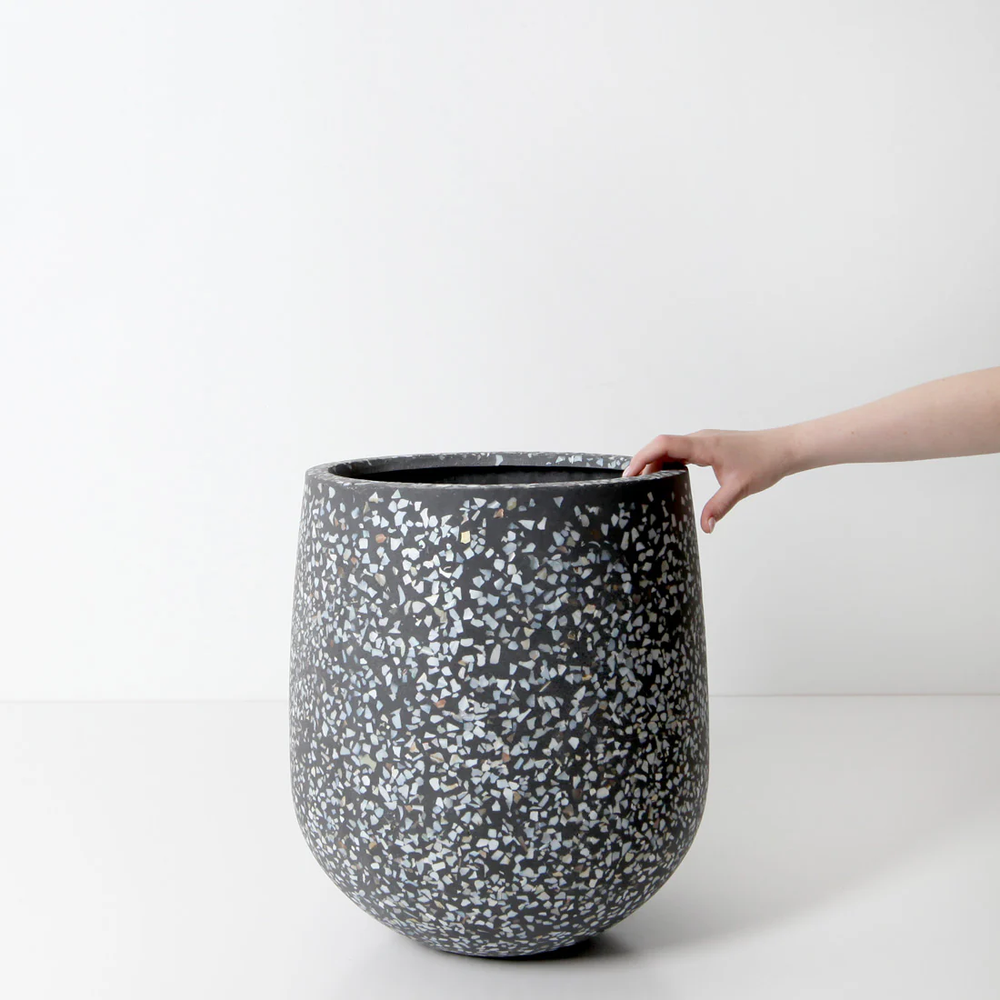 Malibu Plant Pot - Charcoal Seashell - Image 13