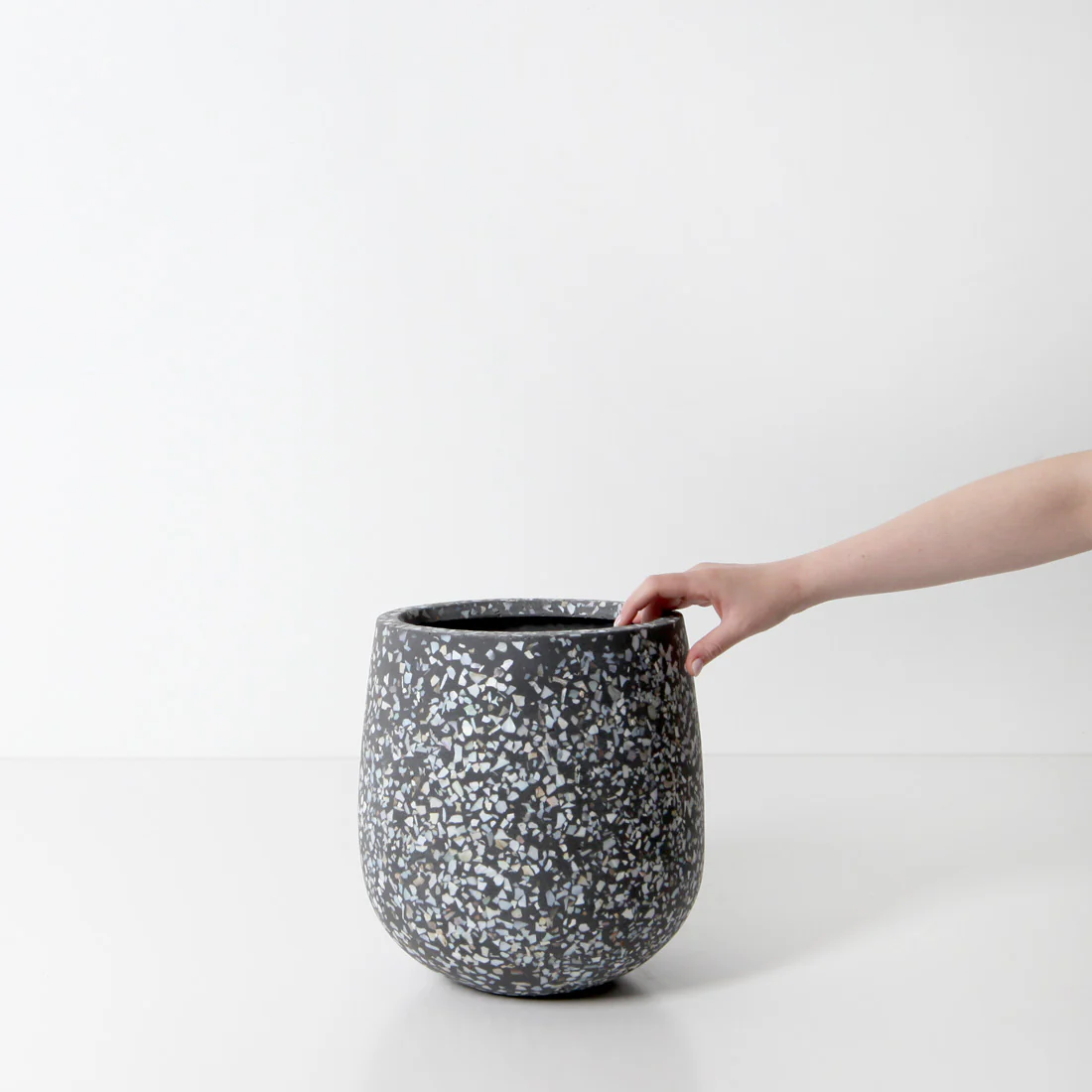 Malibu Plant Pot - Charcoal Seashell - Image 14