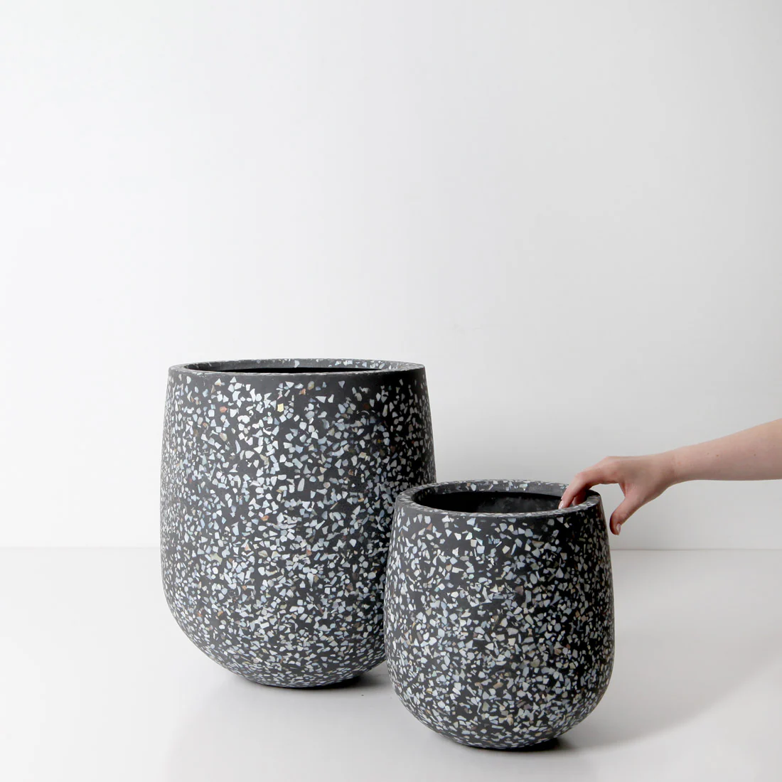 Malibu Plant Pot - Charcoal Seashell - Image 15