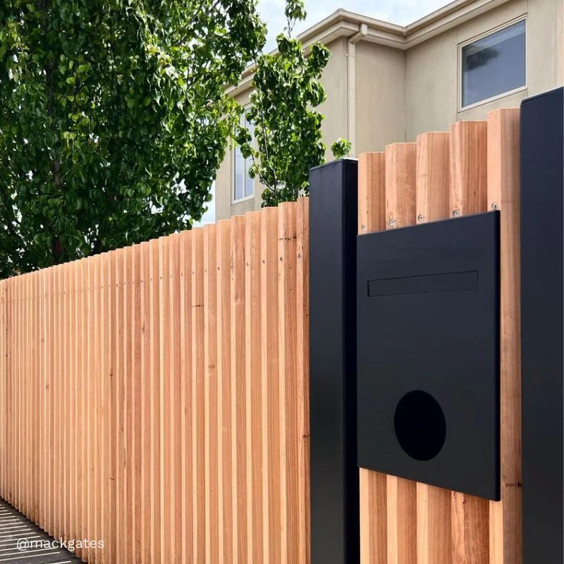 Monza Fence Letterbox - Image 9
