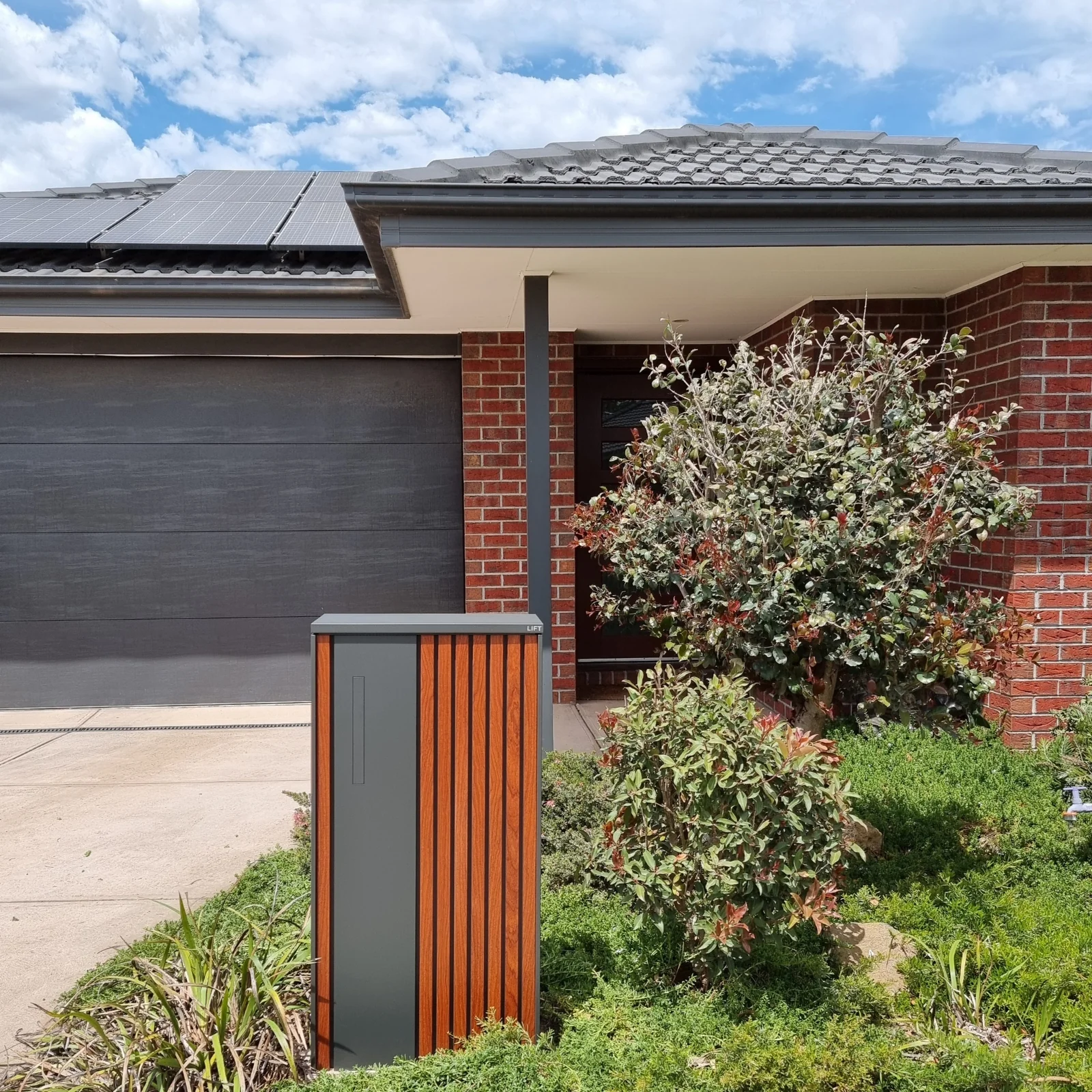 Noosa Extra Wide Parcel Pillar Letterbox - Charcoal - Image 15