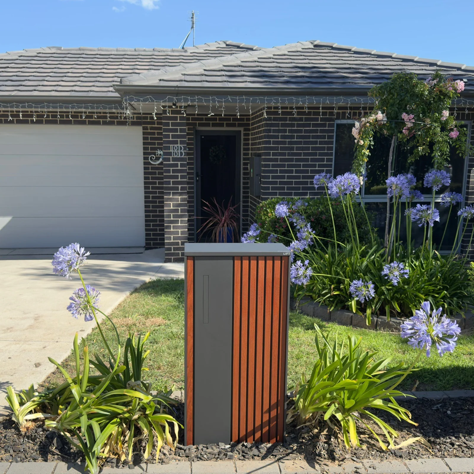 Noosa Extra Wide Parcel Pillar Letterbox - Charcoal - Image 16