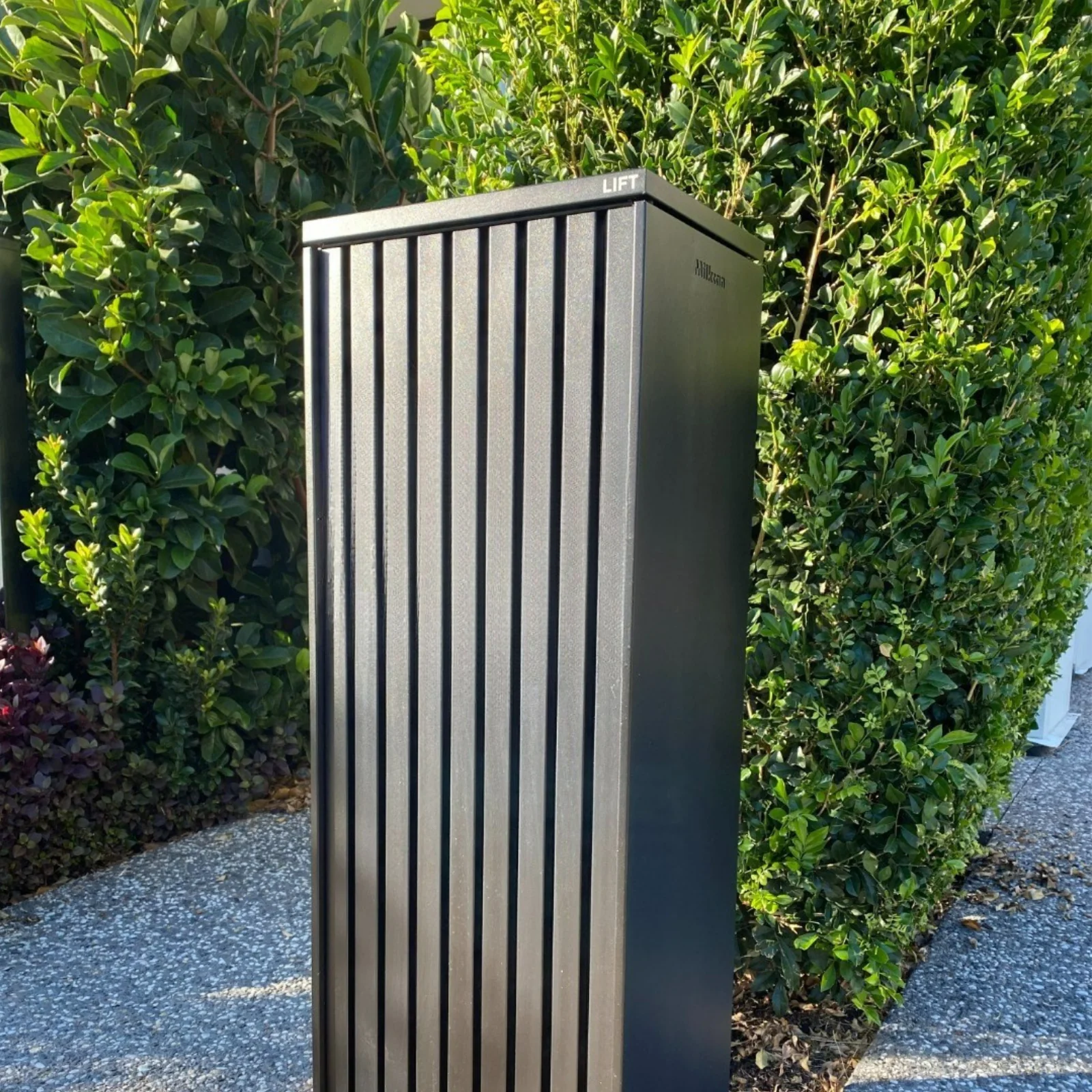 Noosa Parcel Pillar Letterbox - Black - Image 10
