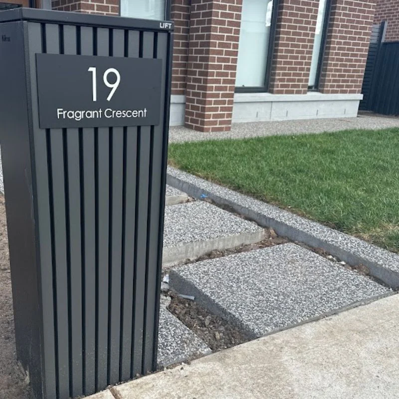 Noosa Parcel Pillar Letterbox - Black - Image 17