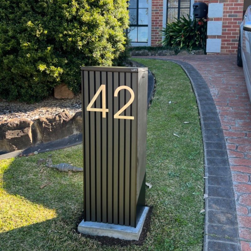 Noosa Parcel Pillar Letterbox - Black - Image 18