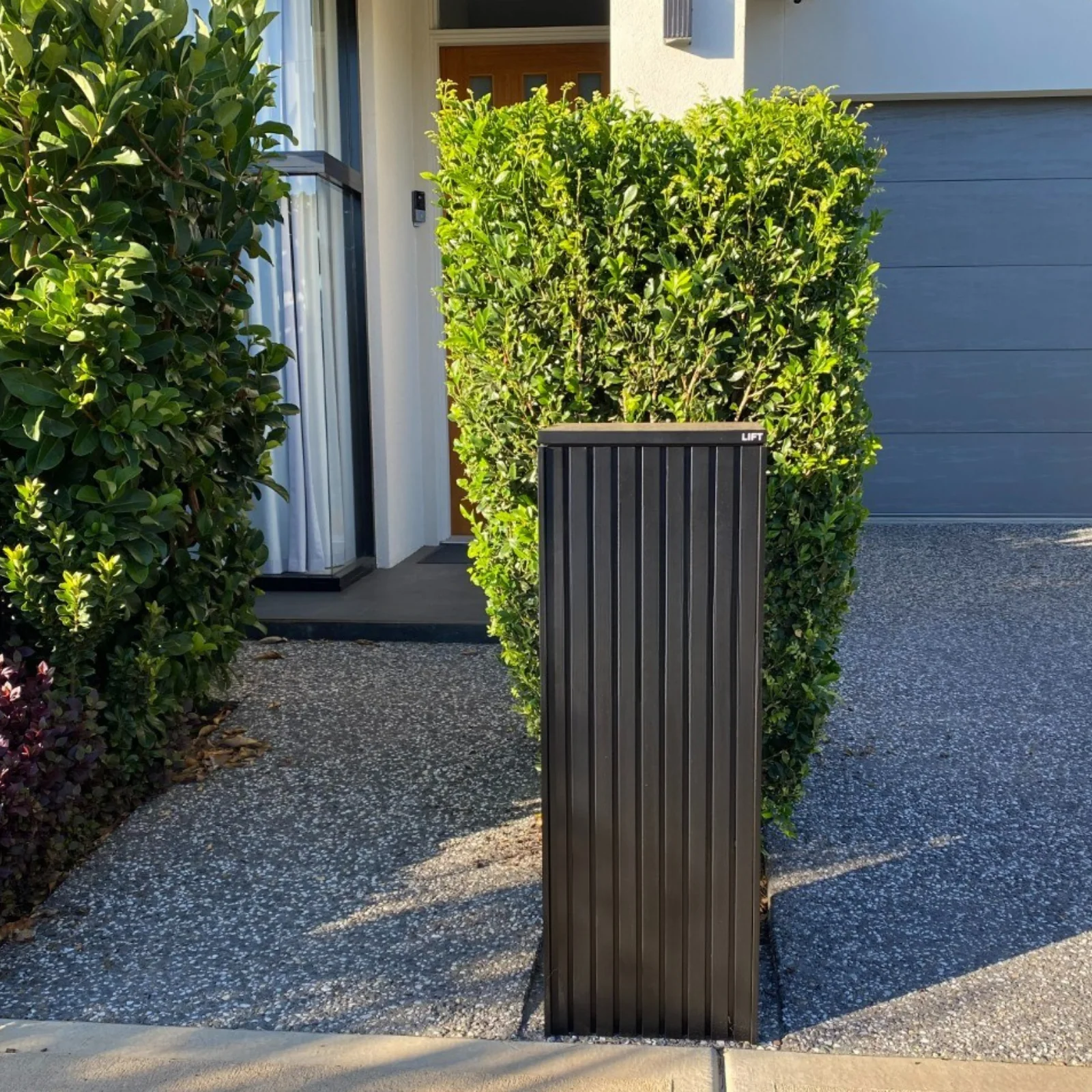 Noosa Parcel Pillar Letterbox - Black - Image 9