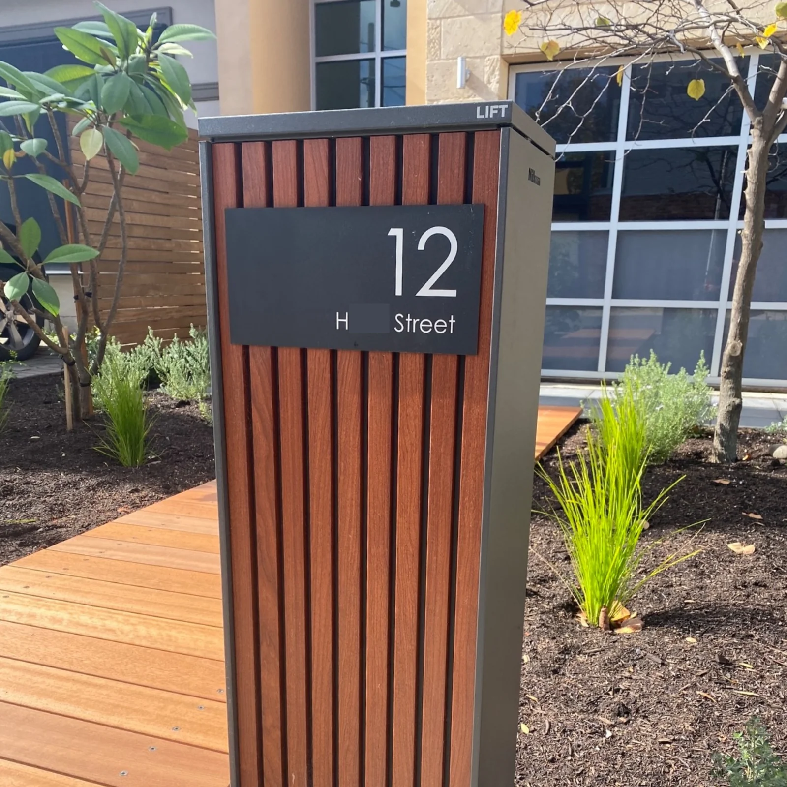 Noosa Parcel Pillar Letterbox - Charcoal - Image 26