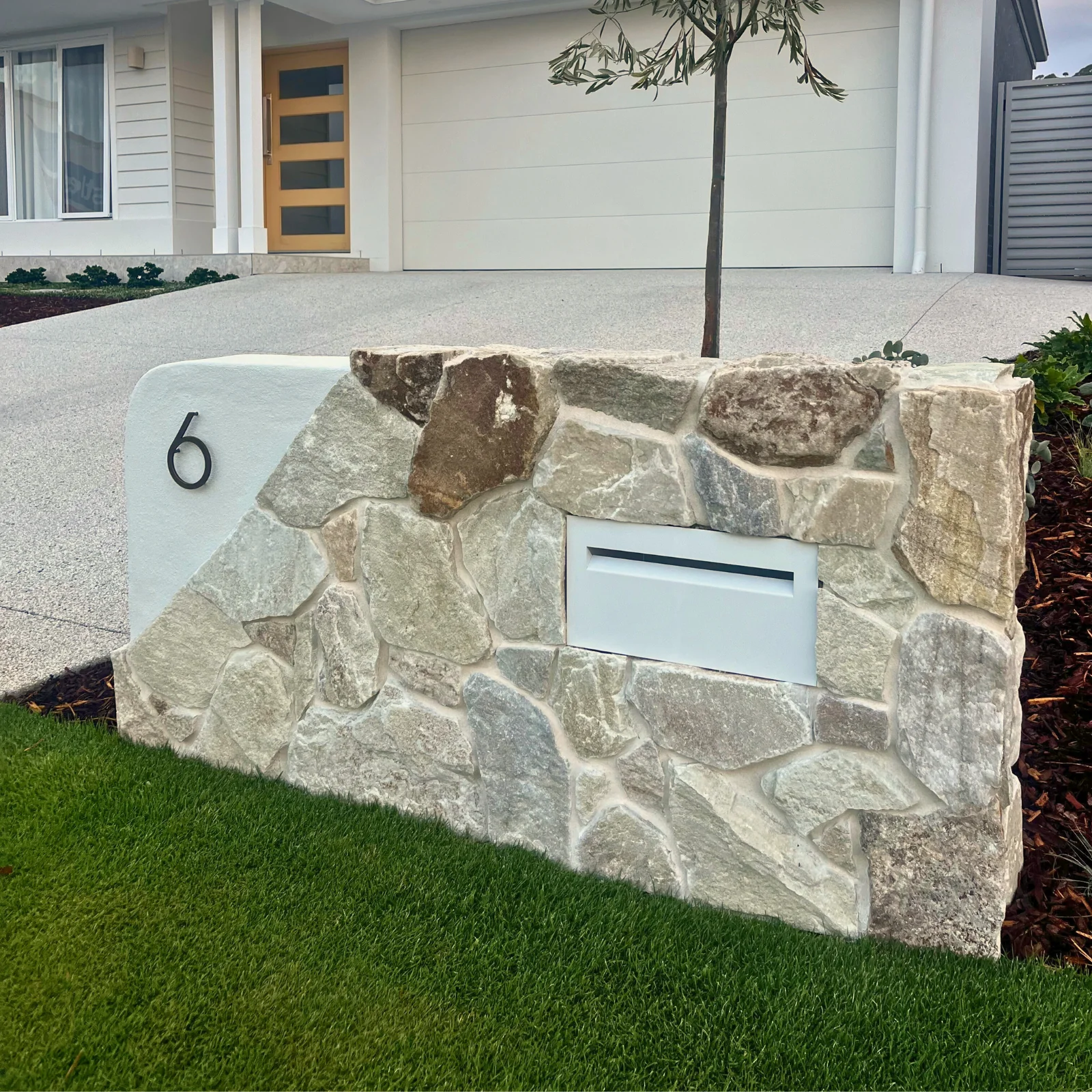 Palazzo A4 Brick Letterbox - Image 12