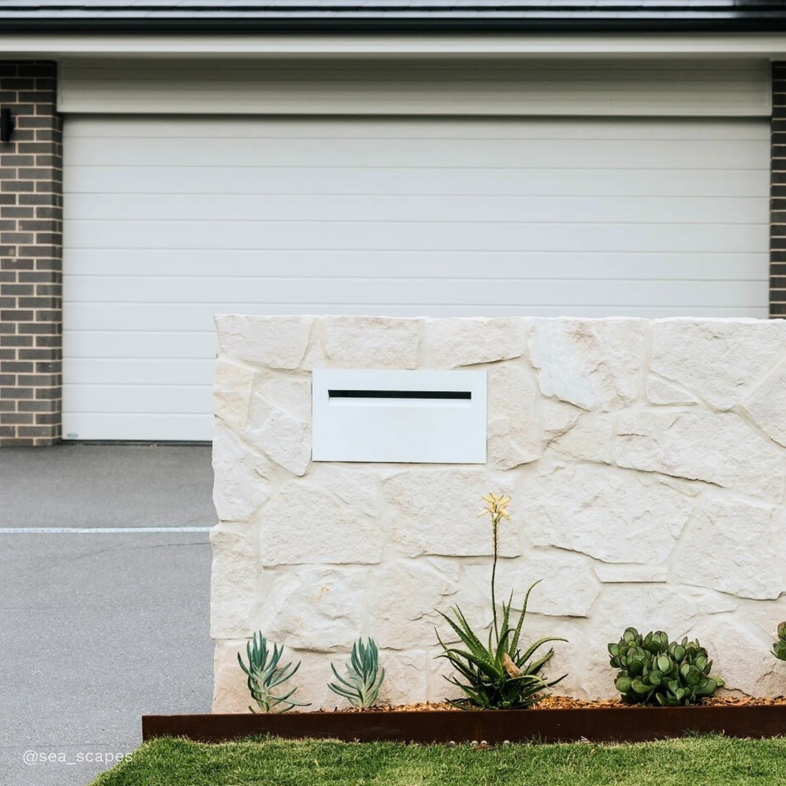 Palazzo A4 Brick Letterbox - Image 25