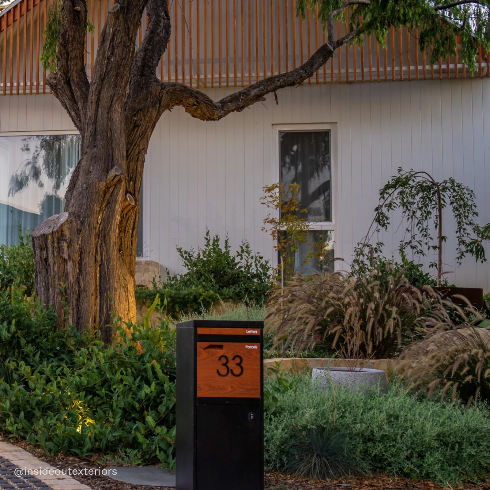 Parcel Pal 2 Pillar Letterbox - Black - Image 11