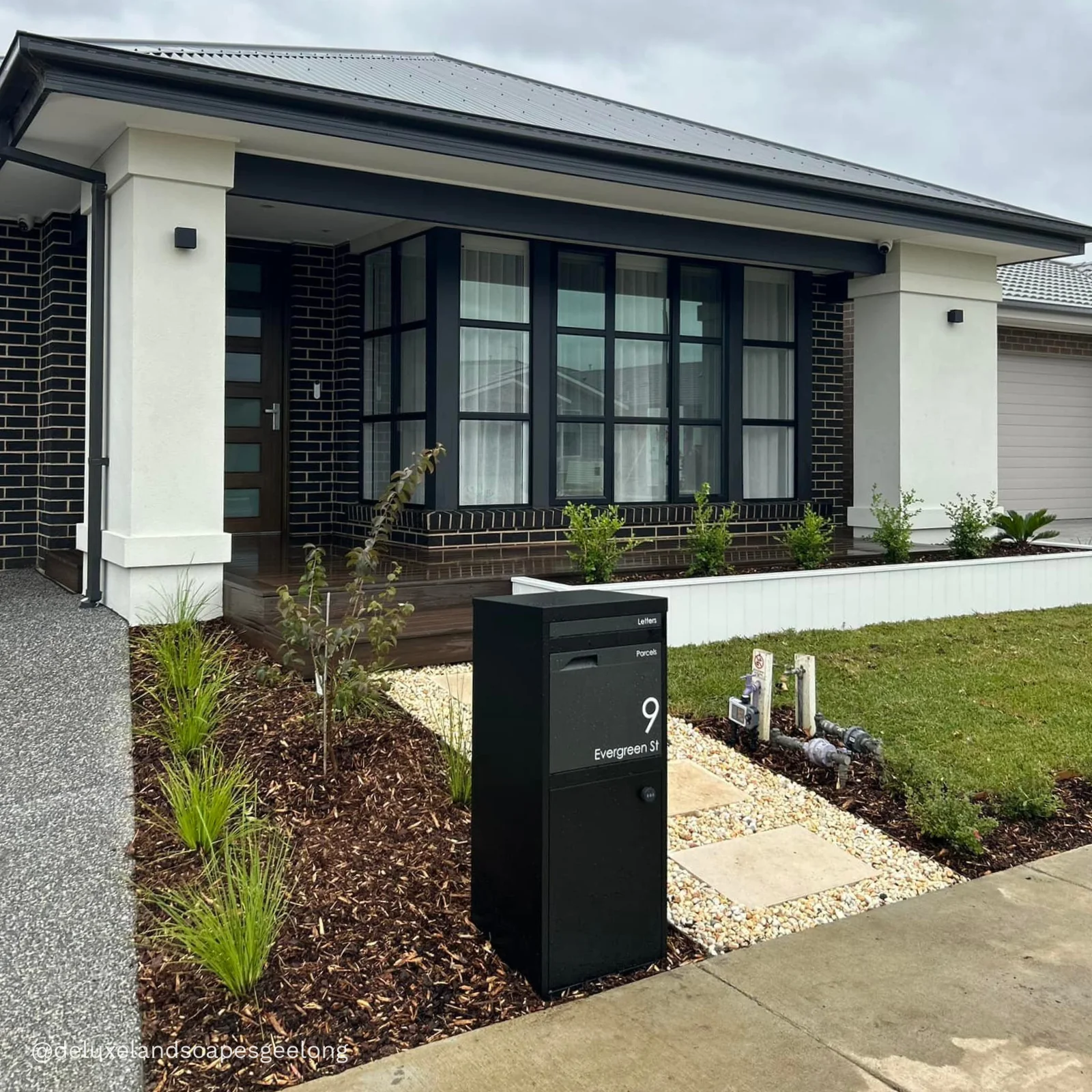 Parcel Pal 2 Pillar Letterbox - Black - Image 14