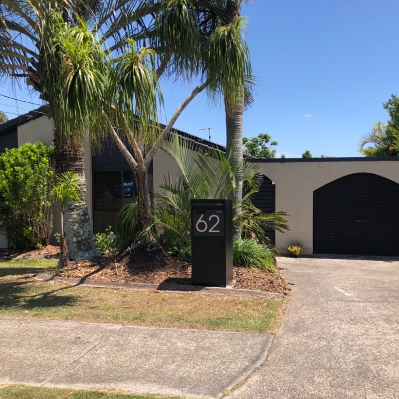 Parcel Pal 2 Pillar Letterbox - Black - Image 16