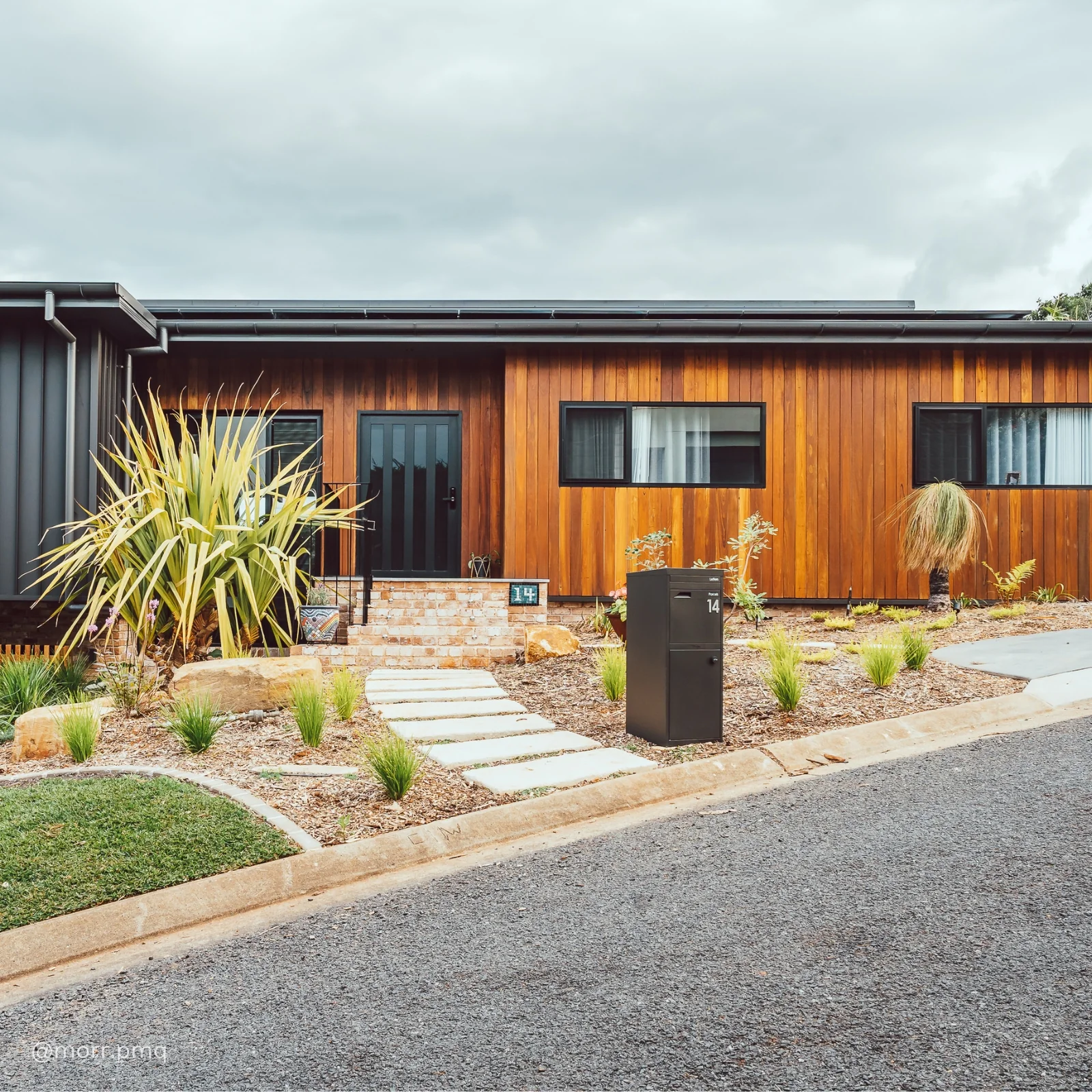 Parcel Pal 2 Pillar Letterbox - Charcoal - Image 4