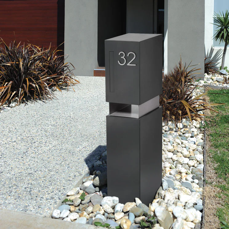 Valencia Pillar Letterbox - Image 3