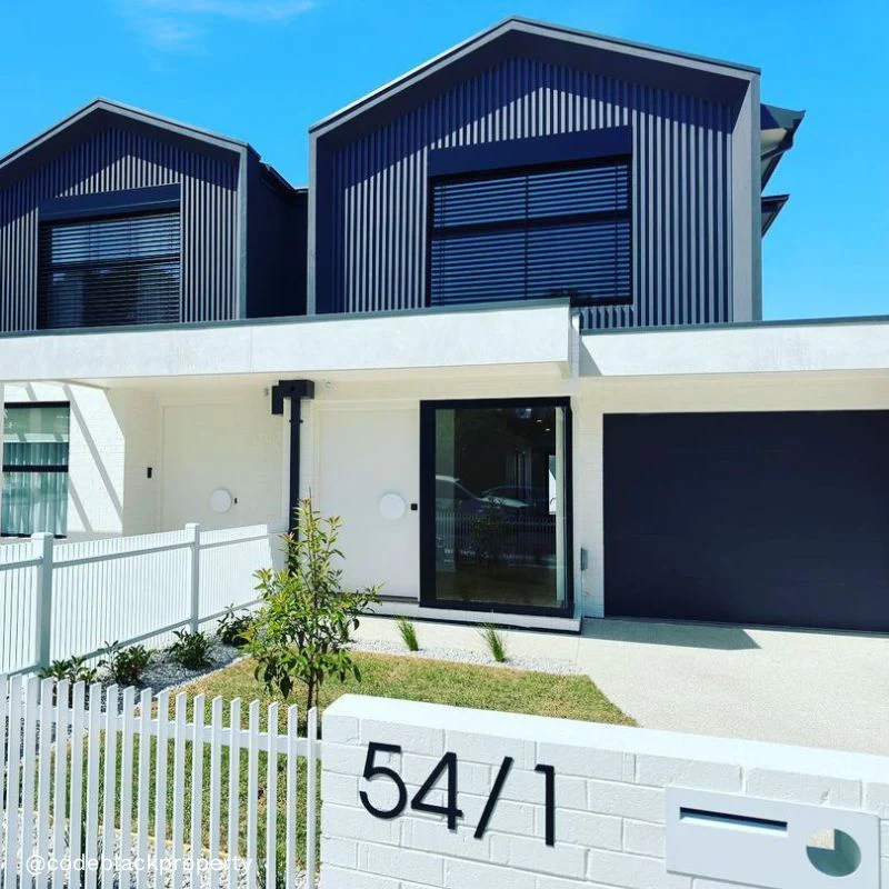 Windsor Fence/Brick Letterbox - Image 10