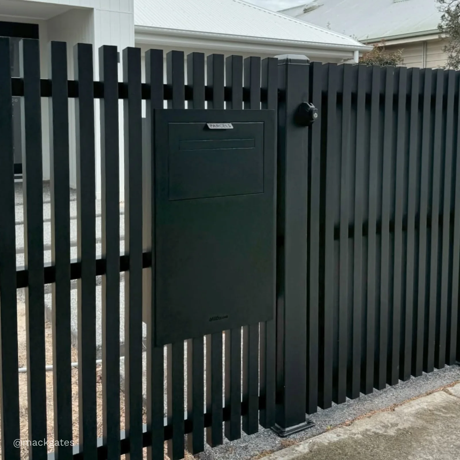 Zurich Parcel Fence/Brick Letterbox - Image 13