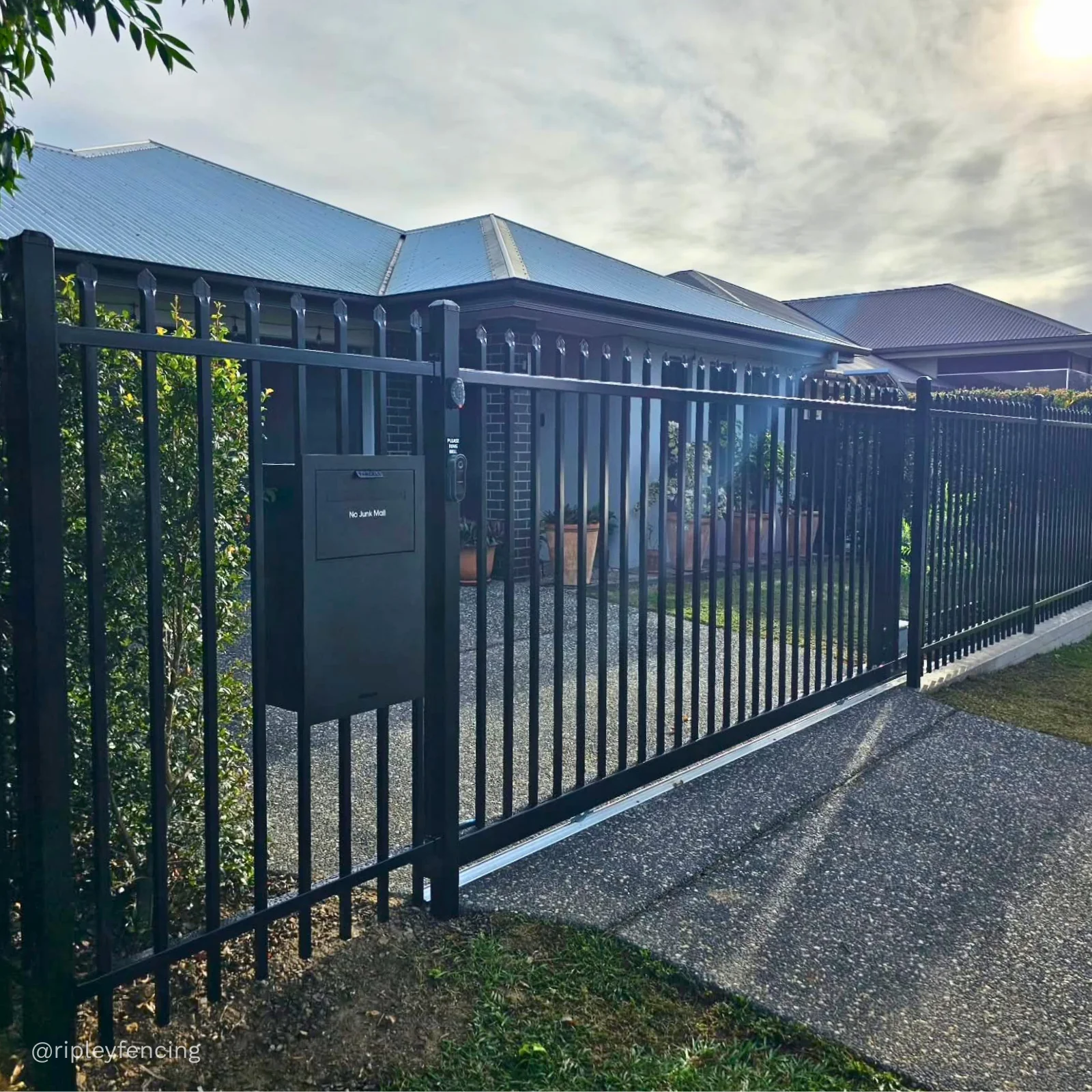 Zurich Parcel Fence/Brick Letterbox - Image 19